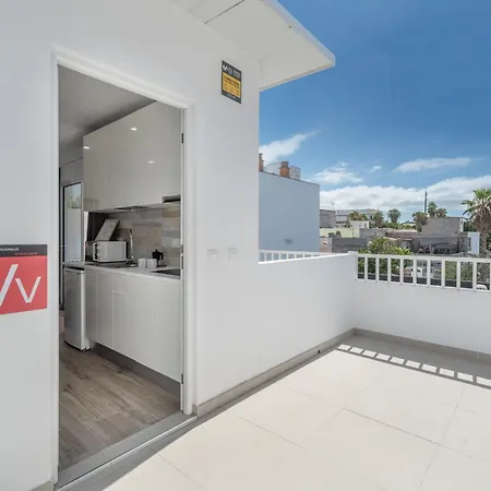 Centrico Atico Con Terraza Privada アロナ